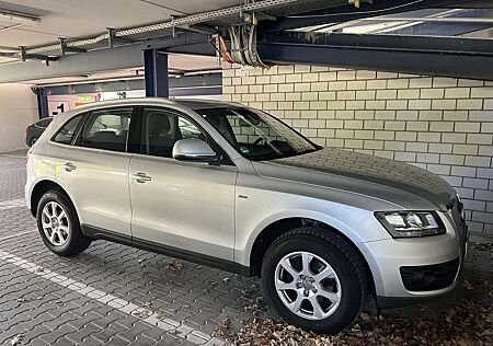 Audi Q5 2.0 TDI Allrad+AHK+Standheizung+s. guter Zustand