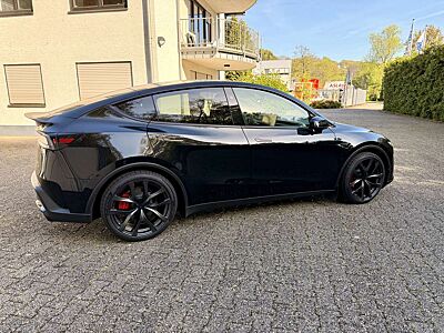Tesla Model Y Performance Juniper 21“ Arachnid 2.0 AHK Sexy Knob