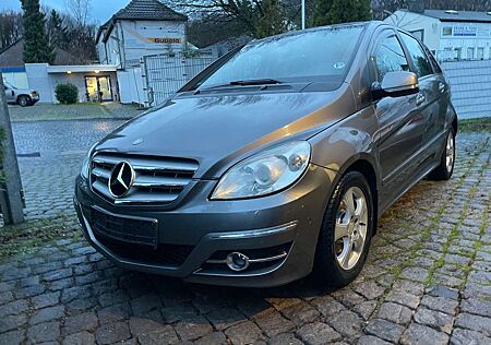 Mercedes-Benz B 200 CDI AUTOMATIK ALU 16" 124 TKM SHZ Neuzstd.