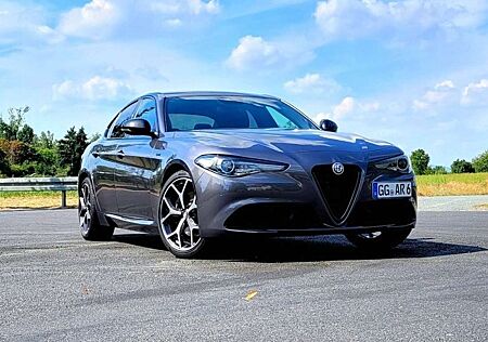 Alfa Romeo Giulia 2.2 Diesel Sprint mit Veloce Interieur