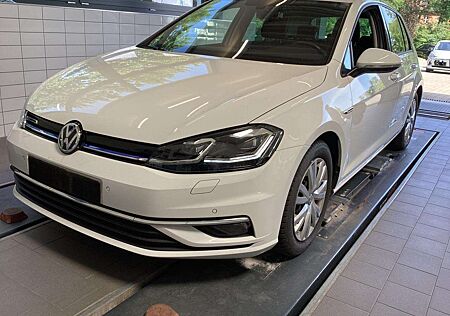 VW Golf Volkswagen 1.5 TSI Highline BlueMotion + GARANTIE