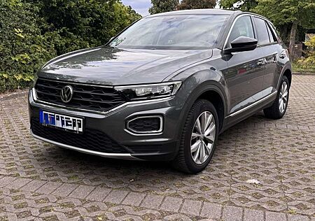 VW T-Roc Volkswagen 1.5 DSG Style, AHK, NR, sehr gepflegt