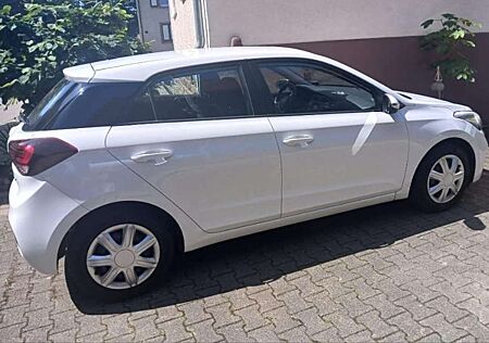 Hyundai i20 blue 1.2 Trend