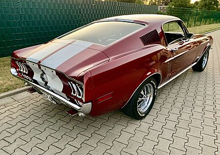 Ford Mustang Fastback, V8, Automatik,…im TOP-Zustand!!