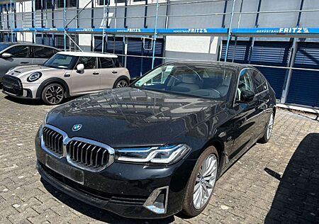 BMW 530 e XDrive Glasdach Leder elfenbeinweiss82469€