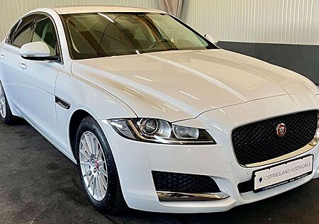 Jaguar XF Pure, Navi, Kamera, Spurassistent, Schaltwipp