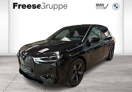 BMW iX xDrive40 Head-Up DAB LED RFK AHK el. Sitze
