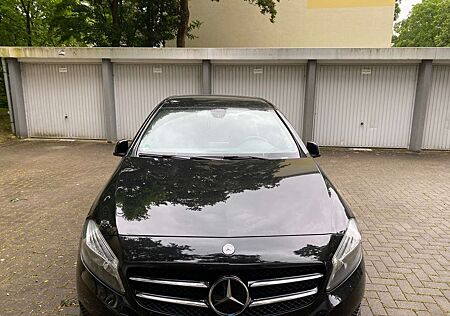 Mercedes-Benz A 180 (BlueEFFICIENCY) Style