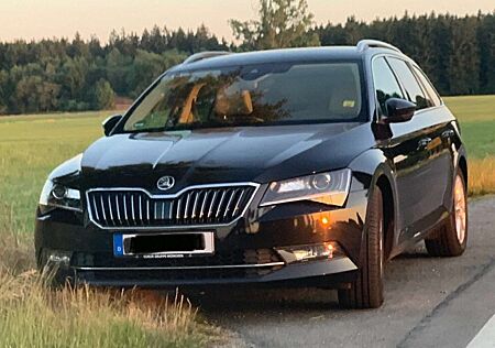 Skoda Superb Combi 2.0 TDI DSG Style VOLL; LED; Leder