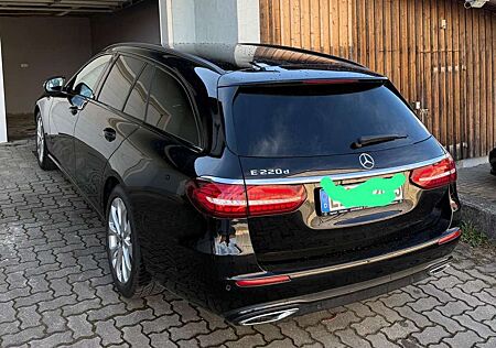 Mercedes-Benz E 220 d T 9G-TRONIC