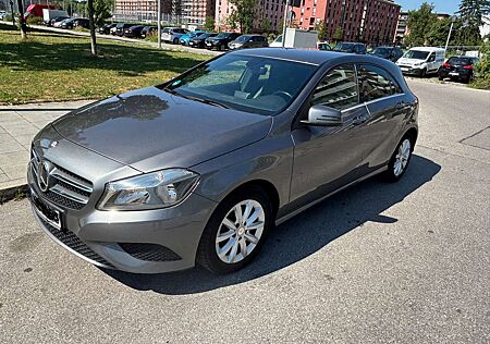 Mercedes-Benz A 200 (BlueEFFICIENCY) 7G-DCT Urban