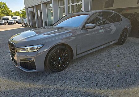 BMW 750 L i xDrive M Sport*B&W*SKYLOUNGE*LUFT*1.HAND