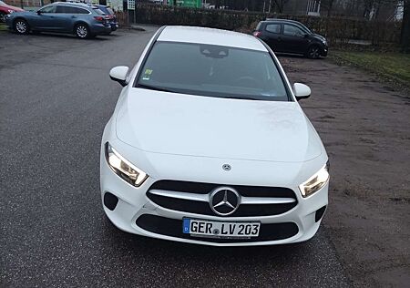 Mercedes-Benz A 180 Premium