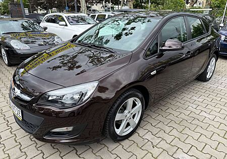Opel Astra J Lim. 4-trg. Edition*TURBO*WENIG KM