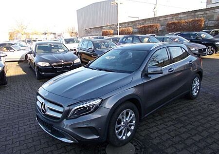Mercedes-Benz GLA 200 BiXenon, Park Ass, zus. Alu WR