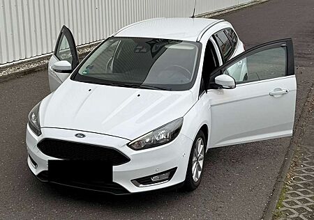 Ford Focus Turnier 1.0 EcoBoost Start-Stopp-System Titanium