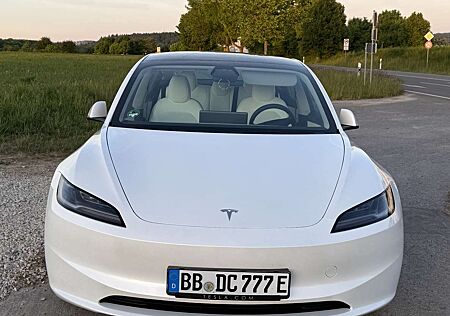 Tesla Model 3 RWD – Top Zustand, EZ 11/2023,