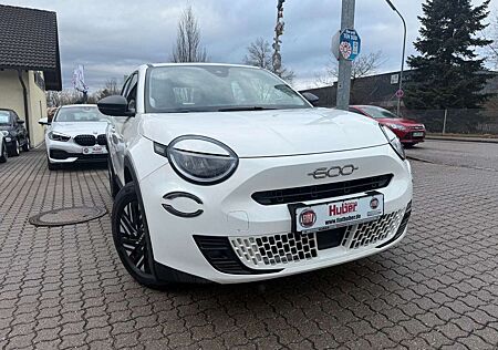 Fiat 600 Hybrid 125-Jahre-Sonderedition Navi LED PDC
