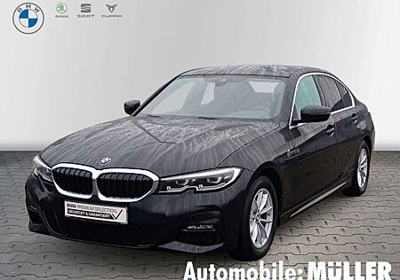 BMW 320 i M Sport Limousine Park-Assistent Sportpaket AD N