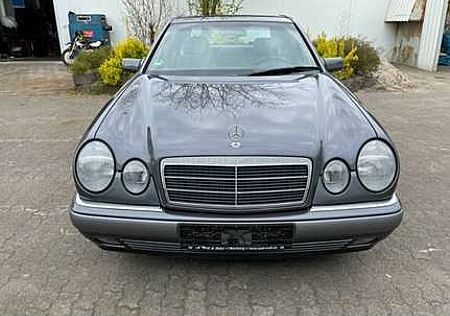 Mercedes-Benz E 200 51200 km Iriginal