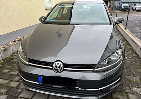 VW Golf Volkswagen 1.6 TDI SCR Comfortline