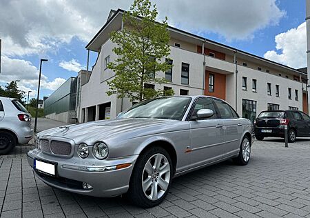 Jaguar XJR 4.2L V8 Kompressor Supercharged Scheckheftg.