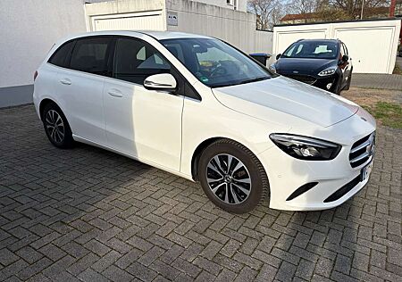 Mercedes-Benz B 180 B-Klasse Diesel d 8G-DCT Style