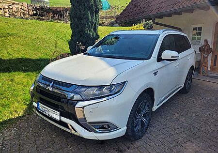 Mitsubishi Outlander 2.4 4WD Plug-In Hybrid Top
