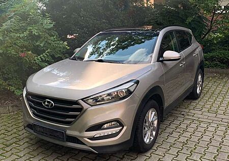 Hyundai Tucson blue 1.7 CRDi 2WD DCT Trend