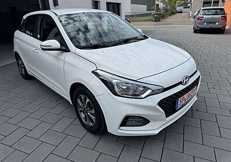 Hyundai i20 Trend"Navi Kamera"8 Fach Alufelgen
