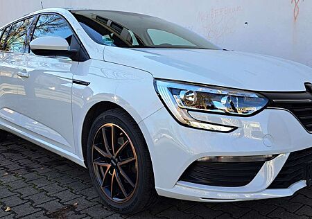 Renault Megane Grandtour Grandtour TCe 115 GPF LIFE, Sitzheizung, PDC, LED Scheinwerfer, 17 Alufelgen, Winterräder, Tempomat