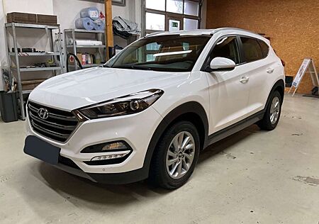 Hyundai Tucson Style 2WD Automatik Navi SHZ R-Cam PDC