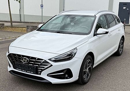 Hyundai i30 cw TÜV NEU/LED/SPUR/AHK/SHZ/R-CAM/TEMPOMAT/