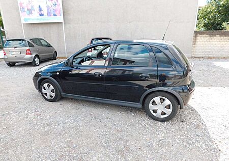 Opel Corsa C Edition mit TomTom GO