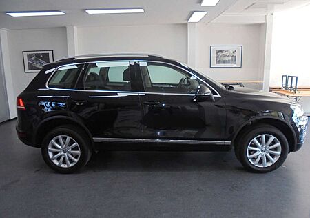 VW Touareg Volkswagen 3.0 V6 TDI Automatik 4x4 AHK Leder PDC