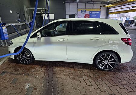 Mercedes-Benz B 180 (BlueEFFICIENCY) 7G-DCT