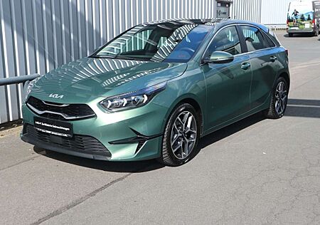 Kia Cee'd Ceed / 1.5 T-GDI DCT7 OPF Spirit