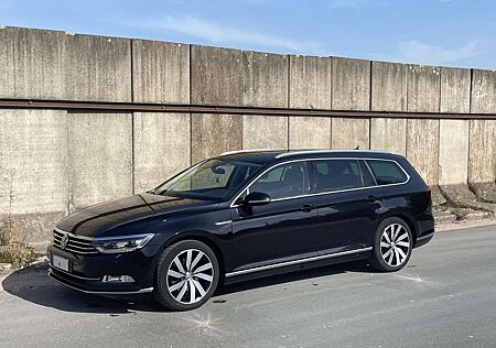 VW Passat Variant Volkswagen 190PS 4MOTION DSG ACC LED AHK R-Line CarPlay Leder