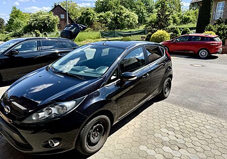 Ford Fiesta Champions*TÜV neu*Klima*95PS*8fach*