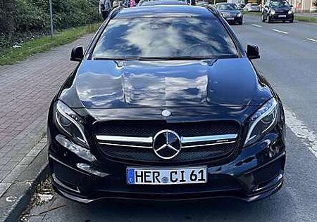 Mercedes-Benz GLA 45 AMG 4Matic Speedshift 7G-DCT