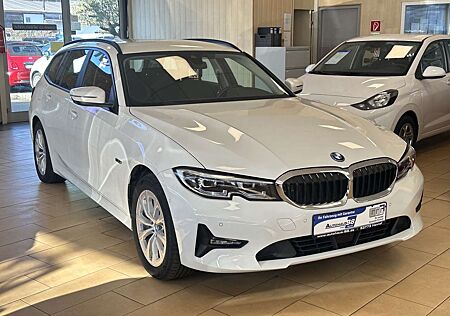 BMW 320 Advantage*xDrive*ACC*R.Cam*CarPlay*HiFi Sound
