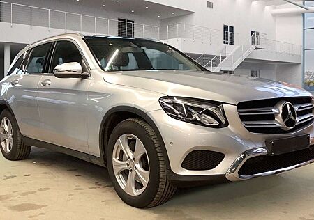 Mercedes-Benz GLC 220 d 4Matic Kamera Panoramadach LED 1.Hand