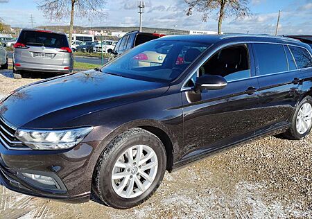 VW Passat Variant Volkswagen Passat Var. 1.6 TDI Business DSG* LED* ACC*