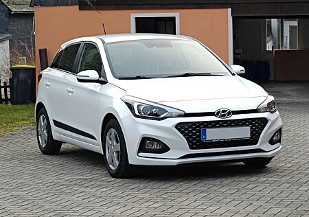 Hyundai i20 1.0 88KW/120PS Style+Navipaket+Winterreifen
