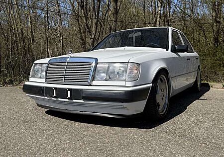Mercedes-Benz E 200 W124 Oldtimer