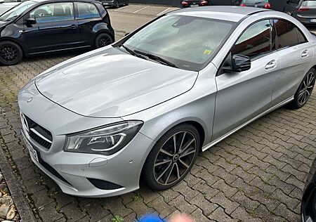 Mercedes-Benz CLA 200 7G-DCT Urban