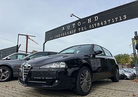 Alfa Romeo 147 Alfa 1.6 16V TS Black,Leder,Tüv Reifen Neu