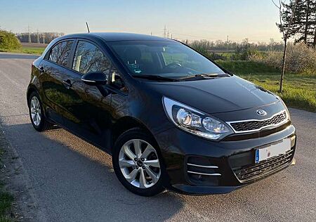 Kia Rio 1.4 Automatik DreamTeam-Edition / TÜV Neu!