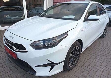 Kia Cee'd Ceed / Ceed 1.5T-GDI NAVI+KAMERA+SHZ+GARANTIE 2032 !!