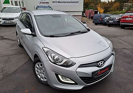 Hyundai i30 gebraucht kaufen Hyundai i30 cw Trend *2. Hand*PDC hi*Kamera*Allwetter*